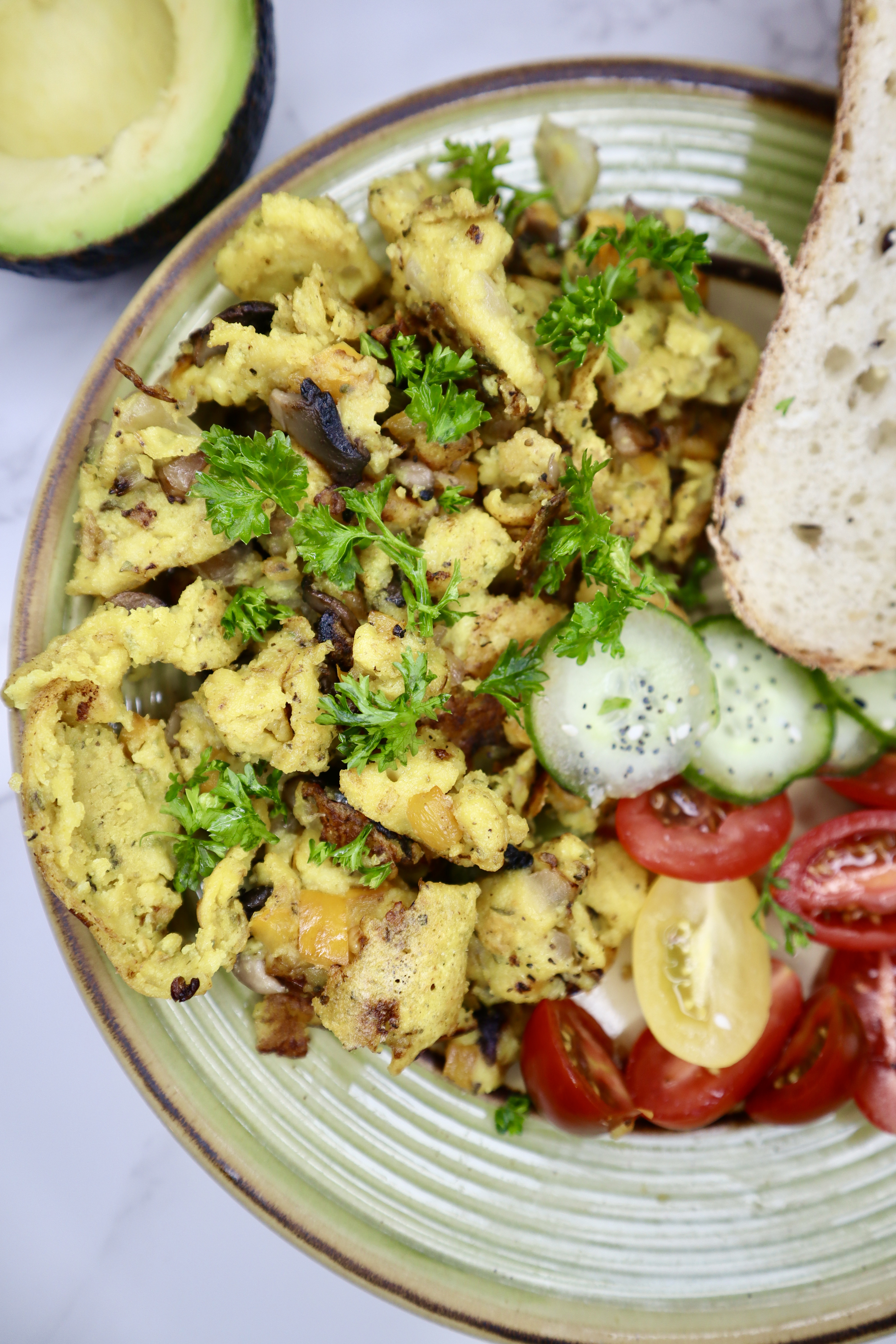 Chickpea flour scramble with bread and tomatoes