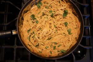 creamy vegan roasted red bell pepper pasta with parsley sprinkle